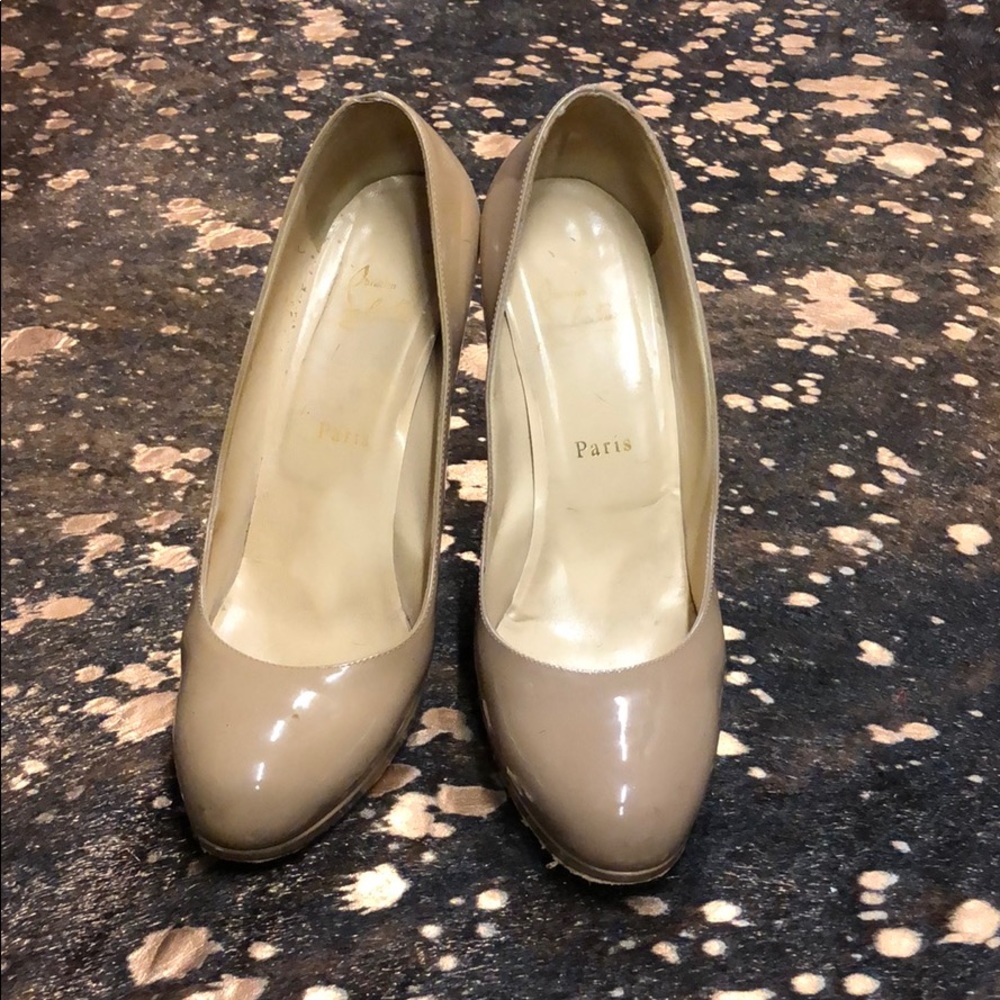 Christian Louboutin nude pumps